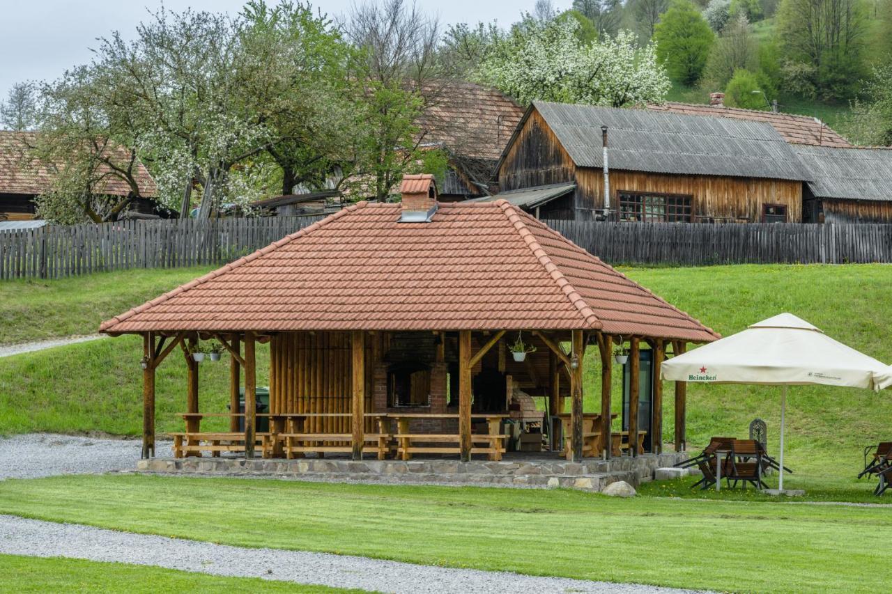 Biotour Camping & Restaurant Ghimes-Faget Екстер'єр фото